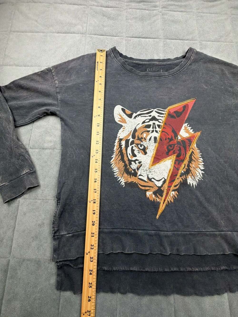Vintage Canvas Tiger with Lightning Bolt Crew Neck Pullover Sweatshirt - Picture 4 of 9